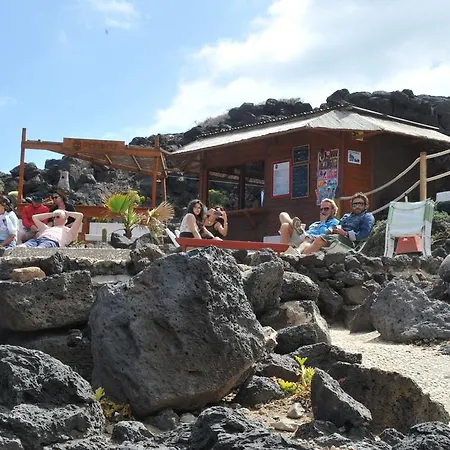 Amarilla Bay طوستا ديل سيلونثيو